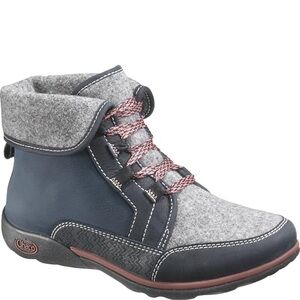 Chaco Barbary Chukka Boots in Blue Steel, Size 6 in great condition!